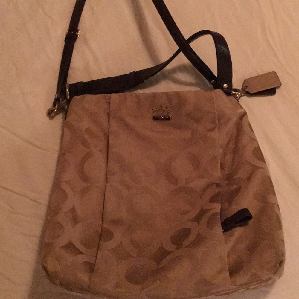 Coach tan bag guc